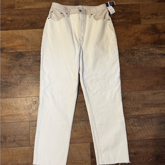 Abercrombie & Fitch 90s Straight Curve Love Cream Leather & White Denim Jeans - Picture 5 of 9